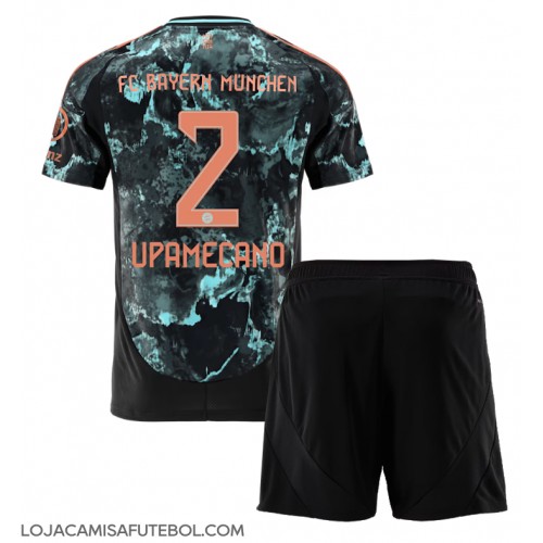 Camisa de Futebol Bayern Munich Dayot Upamecano #2 Equipamento Secundário Infantil 2024-25 Manga Curta (+ Calças curtas)